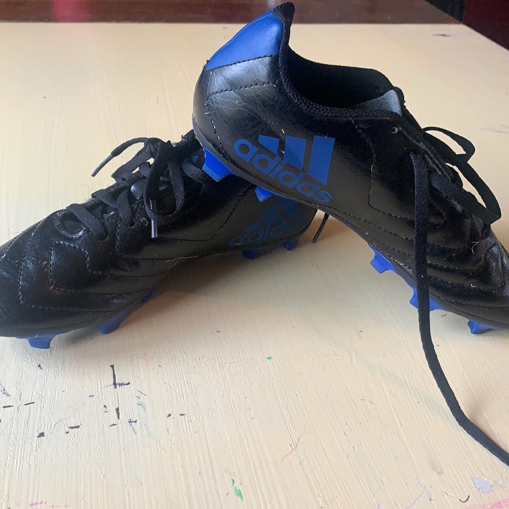 Adidas soccer shoes size 4